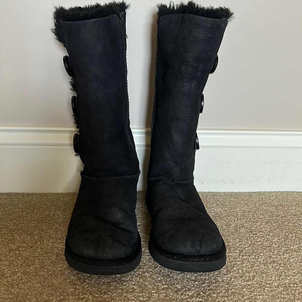 UGG Australia, black triple button Bailey boots - Picture 2 of 5